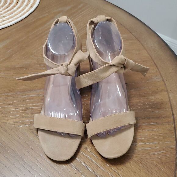 Alex & Alex(Saks Fifth Avenue)Suede Tan Stacked Heels with Embroidery , Size 10 - Picture 6 of 9